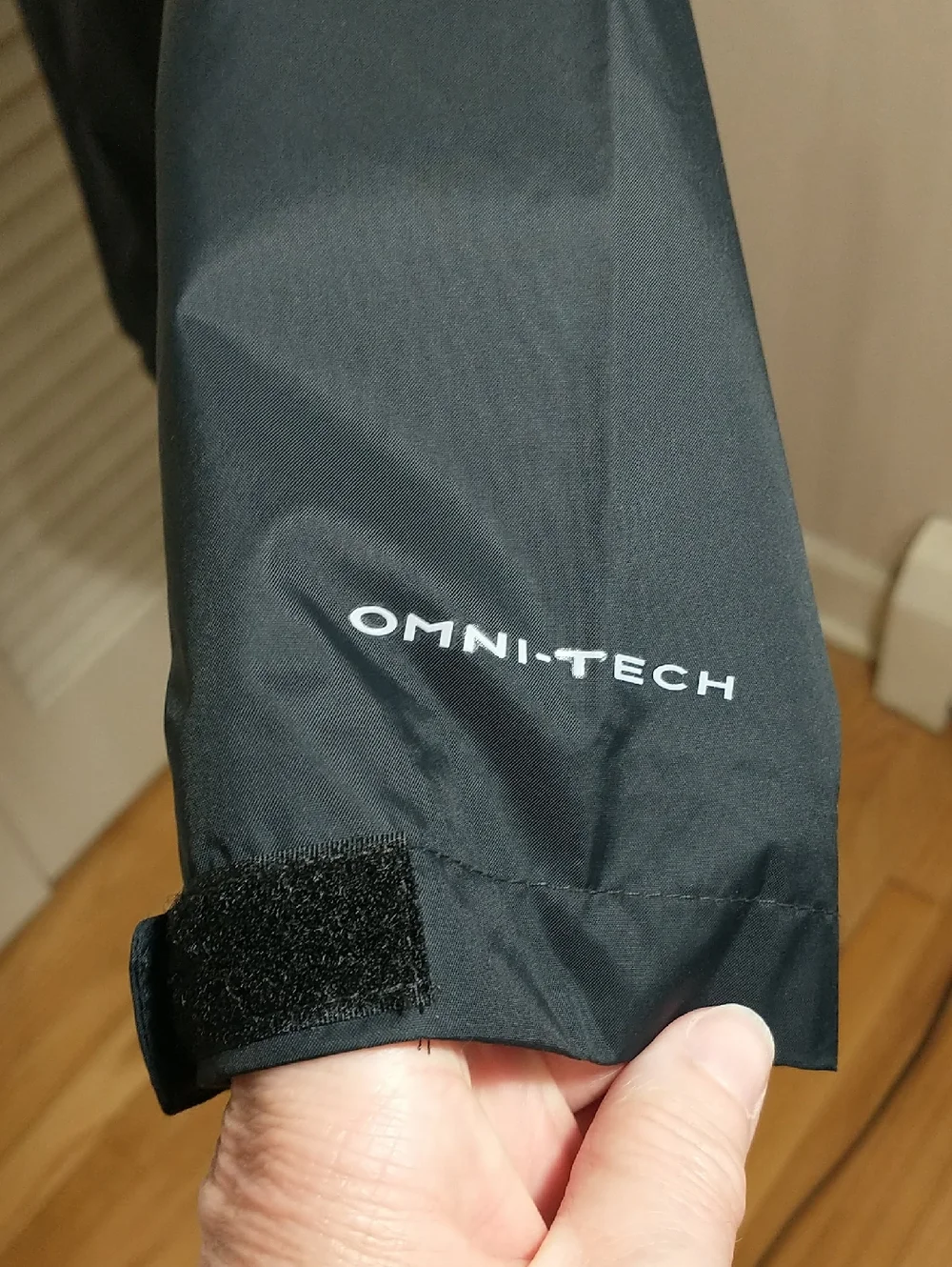 LIKE NEW Columbia Watertight Omnitech Black Rain Jacket, Kids Size 18-20 XL